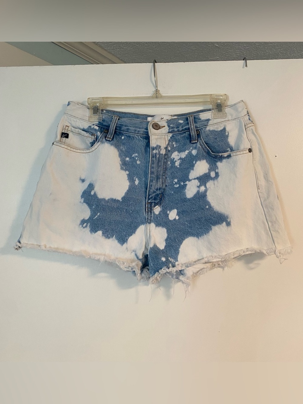 KanCan Light Wash Bleach Tie Dye Jean Shorts 29/11 RawHem Denim Boho Indie Hippy